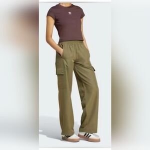 Adidas Women Essential Woven Cargo Panta